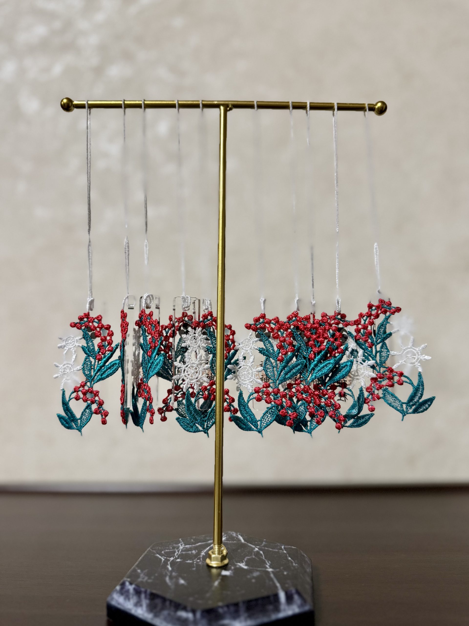 冬季限定　レースお守り（南天・雪の結晶）